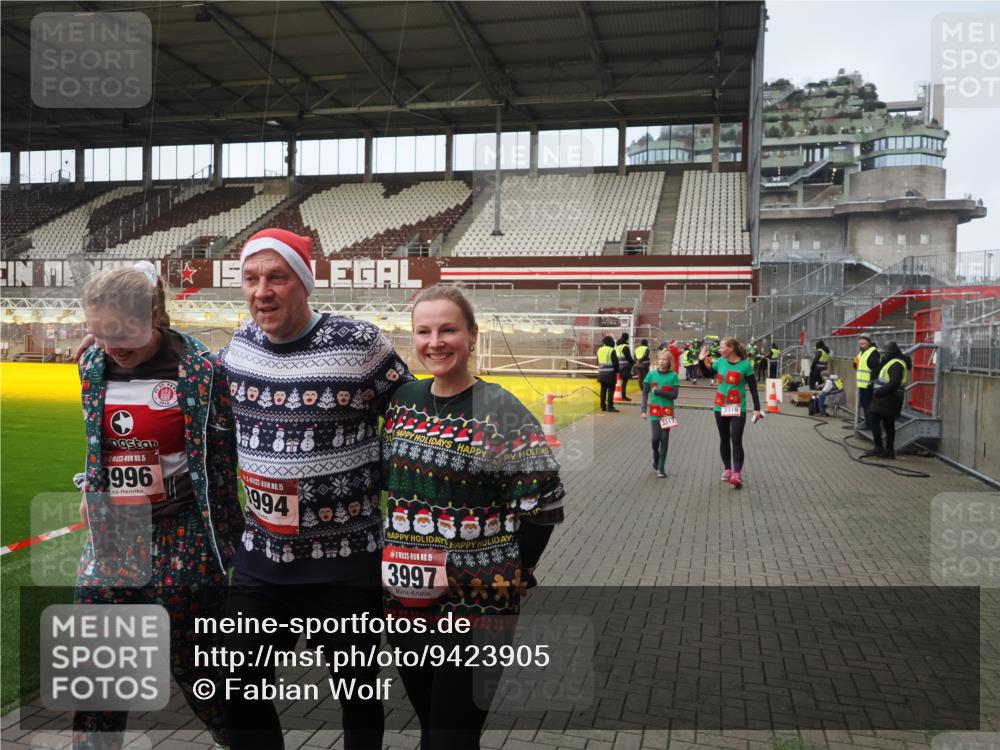 07.12.2025 - St. Pauli X-Mass-Run No. 15 Fabian Wolf http://msf.ph/oto/9423905 07.12.2025 12:03:50 Ziel 255, 258, 263, 723, 3081, 3082, 3316, 3317, 3994, 3996, 3997, 4011, 4021, 4221, 4224, 4742 meine-sportfotos.de