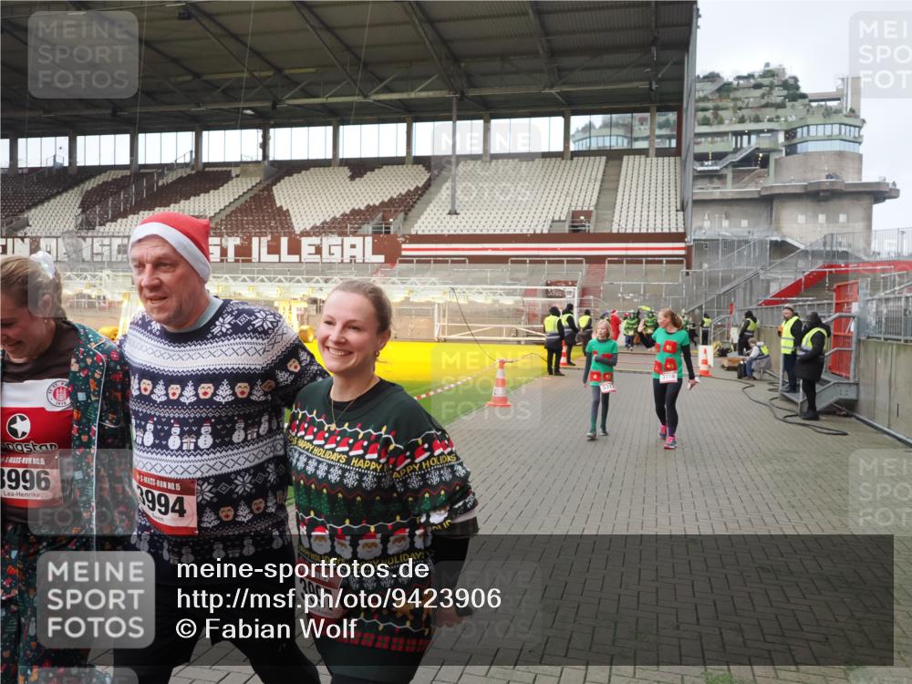 07.12.2025 - St. Pauli X-Mass-Run No. 15 Fabian Wolf http://msf.ph/oto/9423906 07.12.2025 12:03:51 Ziel 255, 258, 263, 723, 3081, 3082, 3316, 3317, 3994, 3996, 3997, 4011, 4021, 4221, 4742 meine-sportfotos.de