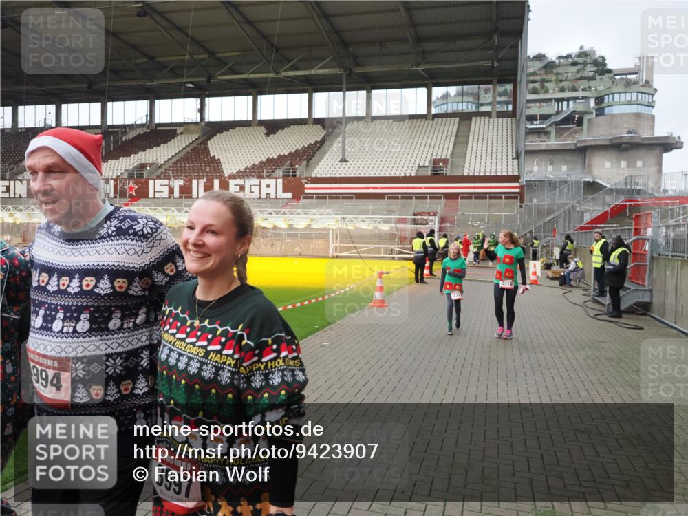 07.12.2025 - St. Pauli X-Mass-Run No. 15 Fabian Wolf http://msf.ph/oto/9423907 07.12.2025 12:03:51 Ziel 255, 258, 263, 723, 3081, 3082, 3316, 3317, 3994, 3996, 3997, 4011, 4021, 4221, 4742 meine-sportfotos.de