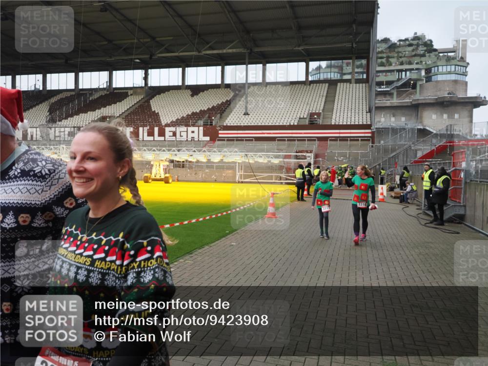 07.12.2025 - St. Pauli X-Mass-Run No. 15 Fabian Wolf http://msf.ph/oto/9423908 07.12.2025 12:03:51 Ziel 255, 258, 263, 723, 3081, 3082, 3316, 3317, 3994, 3996, 3997, 4011, 4021, 4221, 4742 meine-sportfotos.de