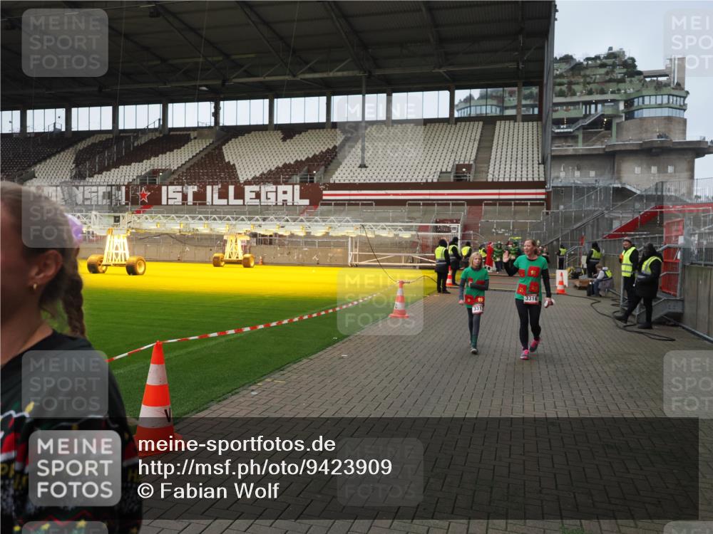 07.12.2025 - St. Pauli X-Mass-Run No. 15 Fabian Wolf http://msf.ph/oto/9423909 07.12.2025 12:03:51 Ziel 255, 258, 263, 723, 3081, 3082, 3316, 3317, 3994, 3996, 3997, 4011, 4021, 4221, 4742 meine-sportfotos.de