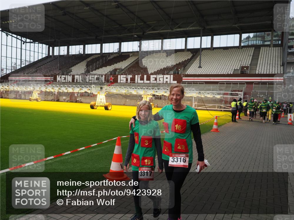 07.12.2025 - St. Pauli X-Mass-Run No. 15 Fabian Wolf http://msf.ph/oto/9423928 07.12.2025 12:03:56 Ziel 1236, 1357, 3081, 3082, 3316, 3317, 3753, 3851, 3994, 3996, 3997, 4011, 4021, 4047, 4049, 4131, 4365, 4367, 4742 meine-sportfotos.de