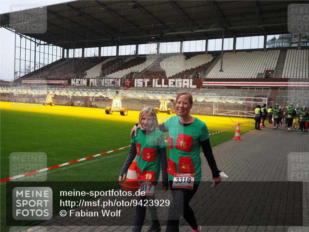 07.12.2025 - St. Pauli X-Mass-Run No. 15 Fabian Wolf http://msf.ph/oto/9423929 07.12.2025 12:03:56 Ziel 1236, 1357, 3081, 3082, 3316, 3317, 3753, 3851, 3994, 3996, 3997, 4011, 4021, 4047, 4049, 4131, 4365, 4367, 4742 meine-sportfotos.de