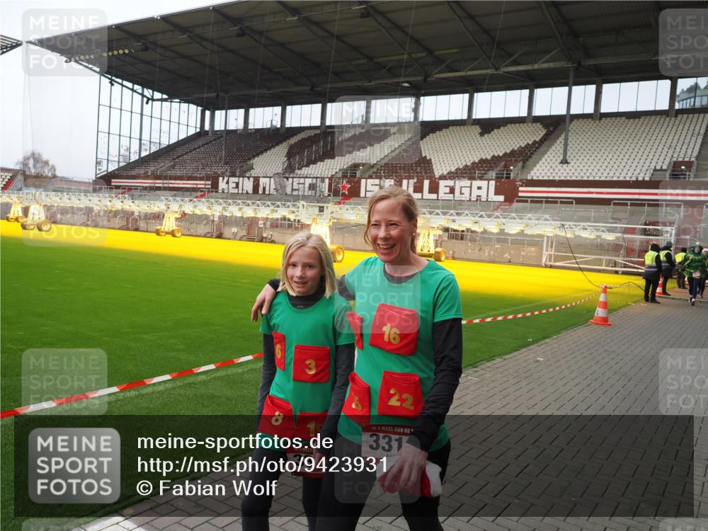 07.12.2025 - St. Pauli X-Mass-Run No. 15 Fabian Wolf http://msf.ph/oto/9423931 07.12.2025 12:03:56 Ziel 1236, 1357, 3081, 3082, 3316, 3317, 3753, 3851, 3994, 3996, 3997, 4011, 4021, 4047, 4049, 4131, 4365, 4367, 4742 meine-sportfotos.de