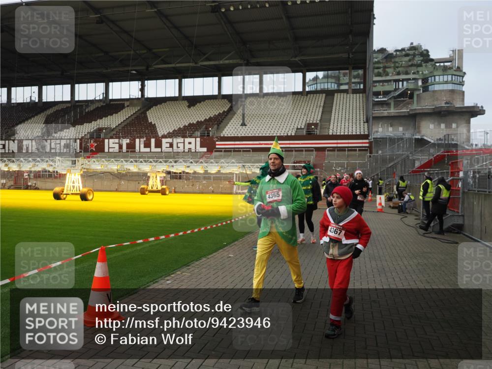 07.12.2025 - St. Pauli X-Mass-Run No. 15 Fabian Wolf http://msf.ph/oto/9423946 07.12.2025 12:04:06 Ziel 778, 795, 923, 1236, 1357, 2091, 2398, 3121, 3705, 3753, 3851, 3983, 3985, 4047, 4049, 4131, 4365, 4367 meine-sportfotos.de