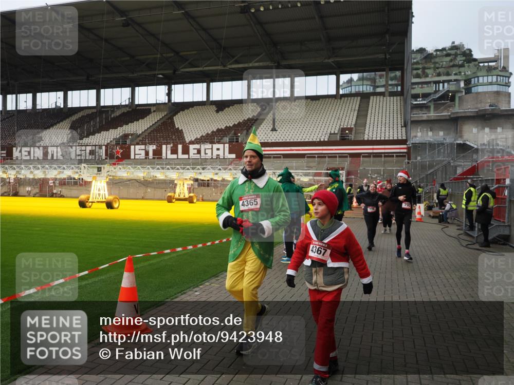 07.12.2025 - St. Pauli X-Mass-Run No. 15 Fabian Wolf http://msf.ph/oto/9423948 07.12.2025 12:04:07 Ziel 778, 795, 923, 1228, 1231, 1236, 1357, 2091, 2398, 3121, 3705, 3753, 3851, 3983, 3985, 4047, 4049, 4131, 4305, 4365, 4367 meine-sportfotos.de