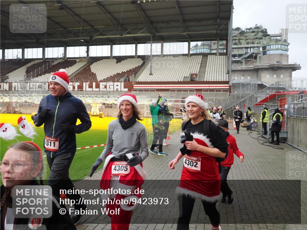 07.12.2025 - St. Pauli X-Mass-Run No. 15 Fabian Wolf http://msf.ph/oto/9423973 07.12.2025 12:04:17 Ziel 778, 795, 923, 1228, 1231, 1490, 1504, 2091, 2398, 3121, 3705, 3983, 3985, 4008, 4302, 4305, 4311, 4374, 4375, 4386, 4728 meine-sportfotos.de