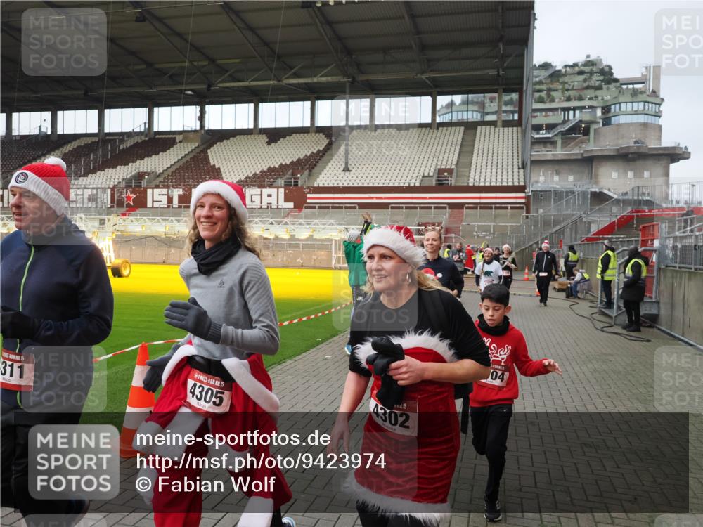 07.12.2025 - St. Pauli X-Mass-Run No. 15 Fabian Wolf http://msf.ph/oto/9423974 07.12.2025 12:04:17 Ziel 778, 795, 923, 1228, 1231, 1490, 1504, 2091, 2398, 3121, 3705, 3983, 3985, 4008, 4302, 4305, 4311, 4374, 4375, 4386, 4728 meine-sportfotos.de