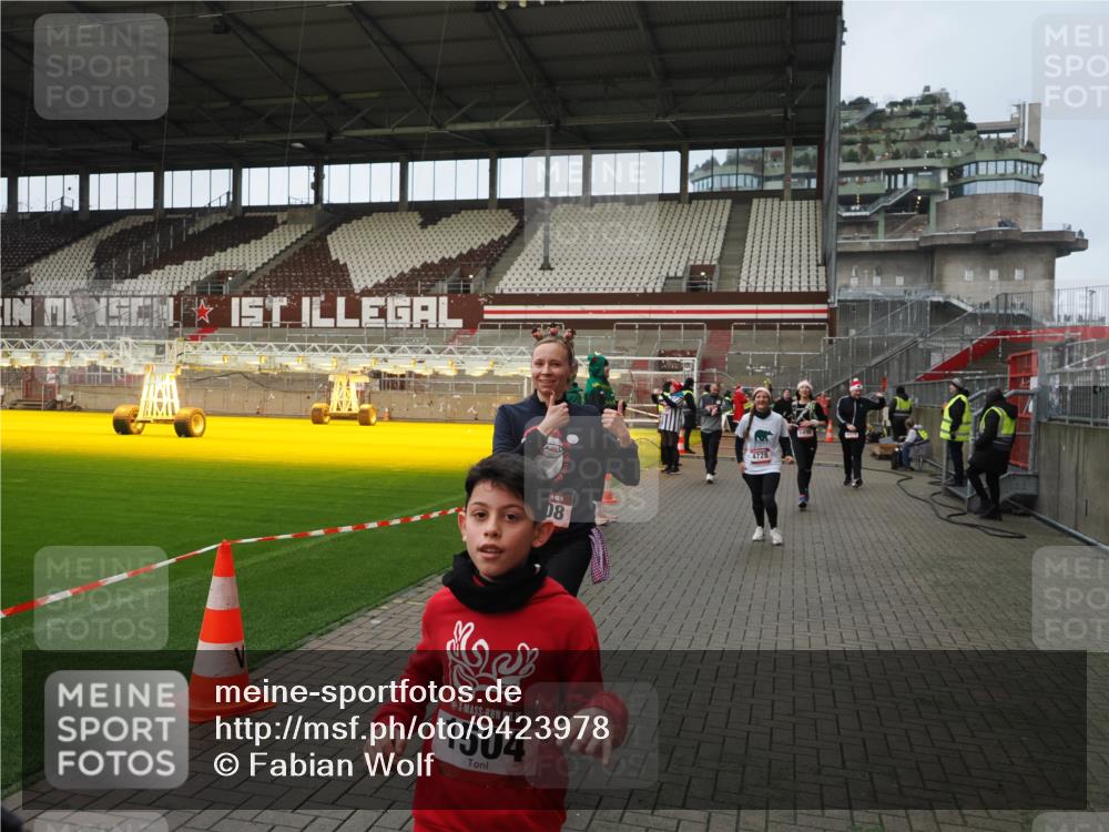 07.12.2025 - St. Pauli X-Mass-Run No. 15 Fabian Wolf http://msf.ph/oto/9423978 07.12.2025 12:04:18 Ziel 778, 795, 923, 1228, 1231, 1490, 1504, 2091, 2398, 3121, 3705, 3983, 3985, 4008, 4302, 4305, 4311, 4374, 4375, 4386, 4728 meine-sportfotos.de