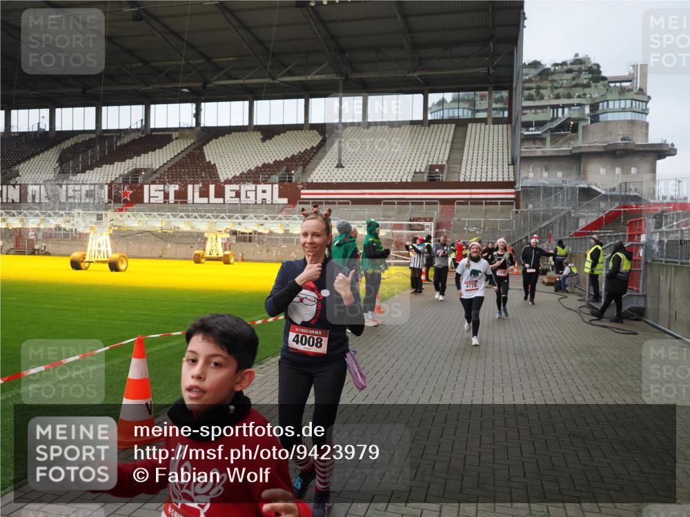 07.12.2025 - St. Pauli X-Mass-Run No. 15 Fabian Wolf http://msf.ph/oto/9423979 07.12.2025 12:04:18 Ziel 778, 795, 923, 1228, 1231, 1490, 1504, 2091, 2398, 3121, 3705, 3983, 3985, 4008, 4302, 4305, 4311, 4374, 4375, 4386, 4728 meine-sportfotos.de