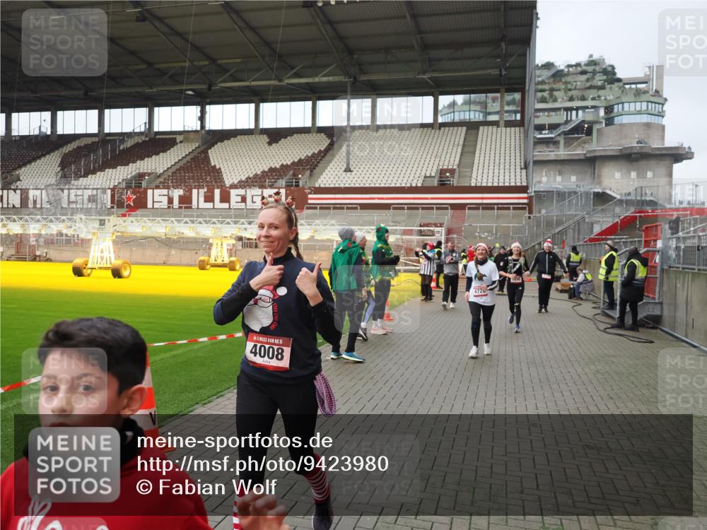 07.12.2025 - St. Pauli X-Mass-Run No. 15 Fabian Wolf http://msf.ph/oto/9423980 07.12.2025 12:04:18 Ziel 778, 795, 923, 1228, 1231, 1490, 1504, 2091, 2398, 3121, 3705, 3983, 3985, 4008, 4302, 4305, 4311, 4374, 4375, 4386, 4728 meine-sportfotos.de