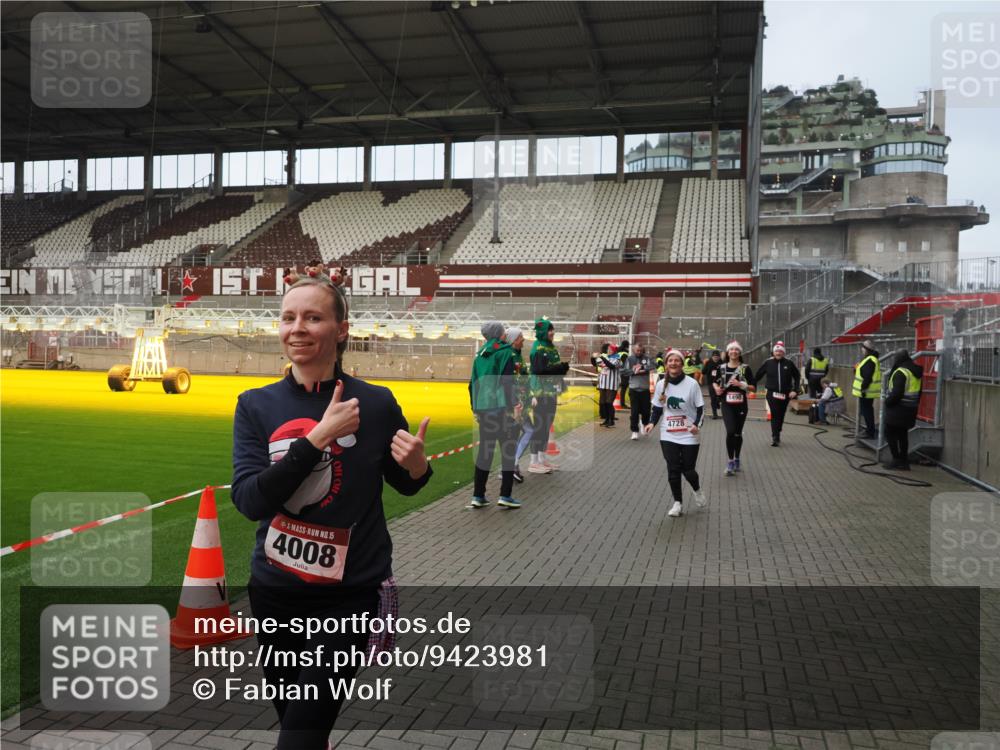 07.12.2025 - St. Pauli X-Mass-Run No. 15 Fabian Wolf http://msf.ph/oto/9423981 07.12.2025 12:04:18 Ziel 778, 795, 923, 1228, 1231, 1490, 1504, 2091, 2398, 3121, 3705, 3983, 3985, 4008, 4302, 4305, 4311, 4374, 4375, 4386, 4728 meine-sportfotos.de