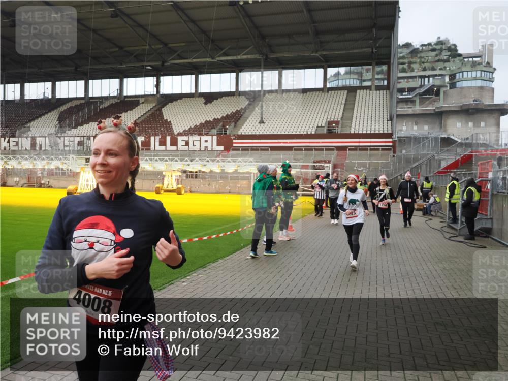 07.12.2025 - St. Pauli X-Mass-Run No. 15 Fabian Wolf http://msf.ph/oto/9423982 07.12.2025 12:04:18 Ziel 778, 795, 923, 1228, 1231, 1490, 1504, 2091, 2398, 3121, 3705, 3983, 3985, 4008, 4302, 4305, 4311, 4374, 4375, 4386, 4728 meine-sportfotos.de