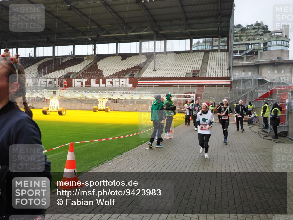 07.12.2025 - St. Pauli X-Mass-Run No. 15 Fabian Wolf http://msf.ph/oto/9423983 07.12.2025 12:04:18 Ziel 778, 795, 923, 1228, 1231, 1490, 1504, 2091, 2398, 3121, 3705, 3983, 3985, 4008, 4302, 4305, 4311, 4374, 4375, 4386, 4728 meine-sportfotos.de