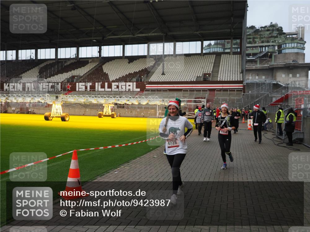 07.12.2025 - St. Pauli X-Mass-Run No. 15 Fabian Wolf http://msf.ph/oto/9423987 07.12.2025 12:04:20 Ziel 778, 795, 923, 1228, 1231, 1490, 1504, 2091, 2398, 2410, 3121, 3705, 3983, 3985, 4008, 4302, 4305, 4311, 4374, 4375, 4386, 4728 meine-sportfotos.de