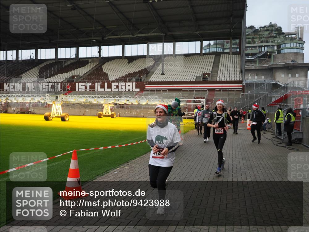 07.12.2025 - St. Pauli X-Mass-Run No. 15 Fabian Wolf http://msf.ph/oto/9423988 07.12.2025 12:04:20 Ziel 778, 795, 923, 1228, 1231, 1490, 1504, 2091, 2398, 2410, 3121, 3705, 3983, 3985, 4008, 4302, 4305, 4311, 4374, 4375, 4386, 4728 meine-sportfotos.de