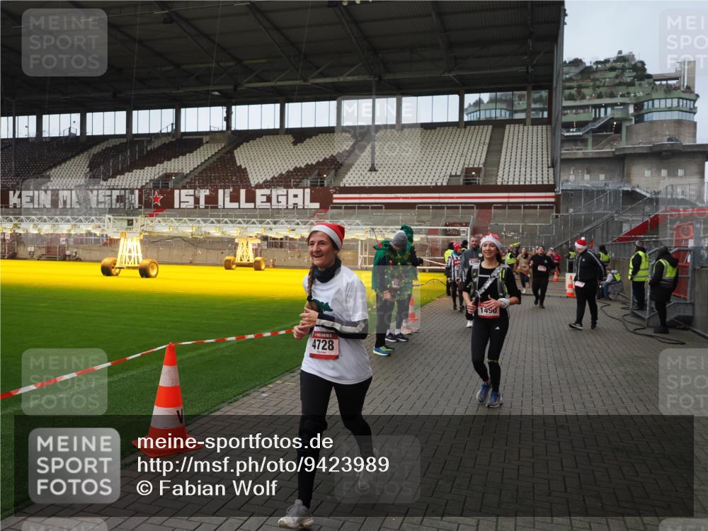 07.12.2025 - St. Pauli X-Mass-Run No. 15 Fabian Wolf http://msf.ph/oto/9423989 07.12.2025 12:04:20 Ziel 778, 795, 923, 1228, 1231, 1490, 1504, 2091, 2398, 2410, 3121, 3705, 3983, 3985, 4008, 4302, 4305, 4311, 4374, 4375, 4386, 4728 meine-sportfotos.de