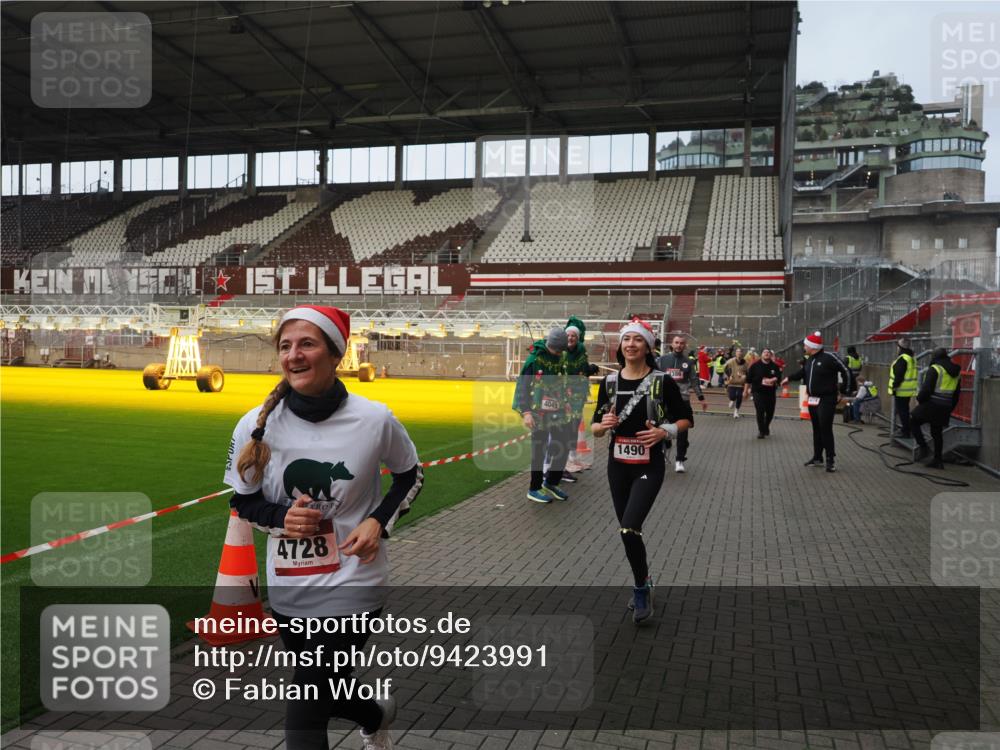 07.12.2025 - St. Pauli X-Mass-Run No. 15 Fabian Wolf http://msf.ph/oto/9423991 07.12.2025 12:04:20 Ziel 778, 795, 923, 1228, 1231, 1490, 1504, 2091, 2398, 2410, 3121, 3705, 3983, 3985, 4008, 4302, 4305, 4311, 4374, 4375, 4386, 4728 meine-sportfotos.de
