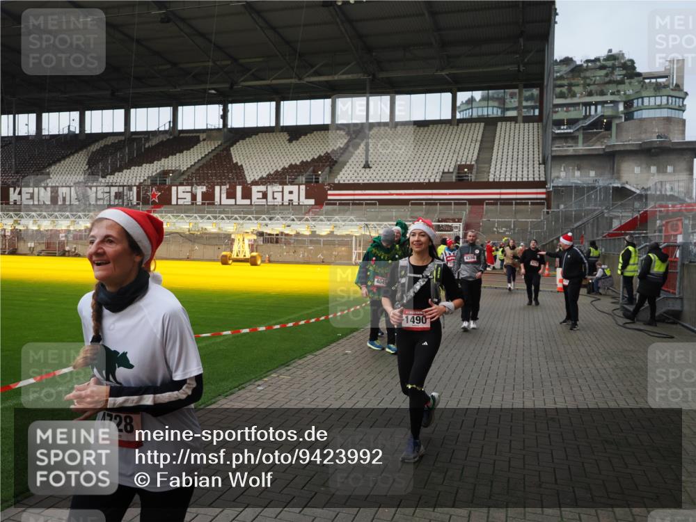 07.12.2025 - St. Pauli X-Mass-Run No. 15 Fabian Wolf http://msf.ph/oto/9423992 07.12.2025 12:04:21 Ziel 778, 795, 923, 1228, 1231, 1490, 1504, 2091, 2398, 2410, 2769, 3121, 3705, 3983, 3985, 4008, 4302, 4305, 4311, 4374, 4375, 4386, 4728 meine-sportfotos.de