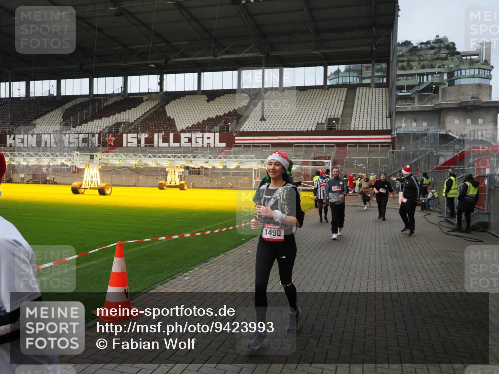 07.12.2025 - St. Pauli X-Mass-Run No. 15 Fabian Wolf http://msf.ph/oto/9423993 07.12.2025 12:04:21 Ziel 778, 795, 923, 1228, 1231, 1490, 1504, 2091, 2398, 2410, 2769, 3121, 3705, 3983, 3985, 4008, 4302, 4305, 4311, 4374, 4375, 4386, 4728 meine-sportfotos.de