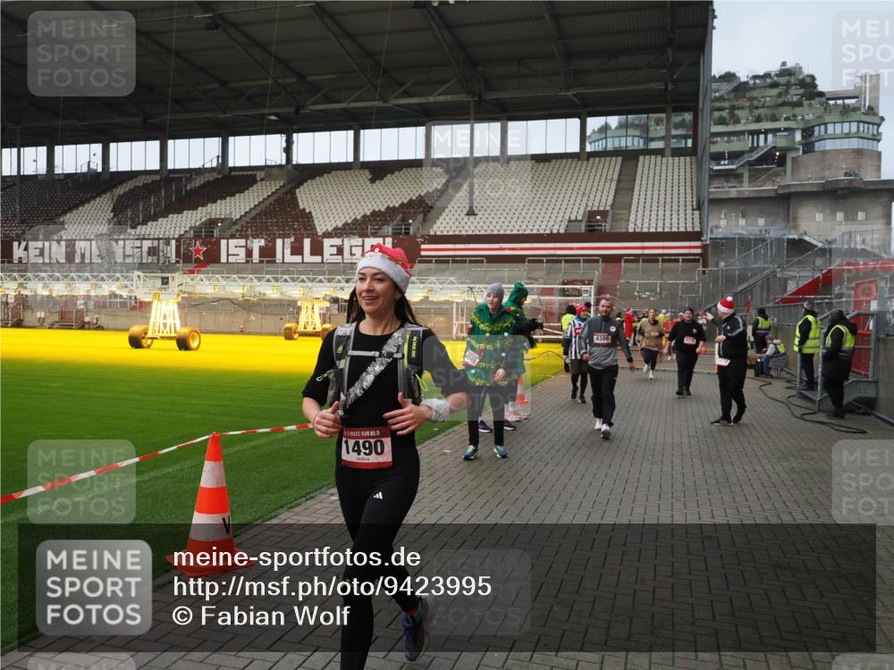 07.12.2025 - St. Pauli X-Mass-Run No. 15 Fabian Wolf http://msf.ph/oto/9423995 07.12.2025 12:04:21 Ziel 778, 795, 923, 1228, 1231, 1490, 1504, 2091, 2398, 2410, 2769, 3121, 3705, 3983, 3985, 4008, 4302, 4305, 4311, 4374, 4375, 4386, 4728 meine-sportfotos.de