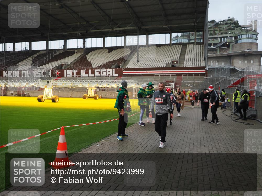 07.12.2025 - St. Pauli X-Mass-Run No. 15 Fabian Wolf http://msf.ph/oto/9423999 07.12.2025 12:04:23 Ziel 1228, 1231, 1490, 1504, 2091, 2398, 2410, 2769, 3121, 3705, 3983, 3985, 4008, 4302, 4305, 4311, 4374, 4375, 4386, 4728 meine-sportfotos.de