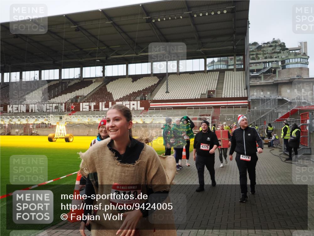 07.12.2025 - St. Pauli X-Mass-Run No. 15 Fabian Wolf http://msf.ph/oto/9424005 07.12.2025 12:04:28 Ziel 1490, 1504, 2404, 2410, 2769, 3675, 3833, 4008, 4056, 4059, 4302, 4311, 4374, 4375, 4386, 4728 meine-sportfotos.de