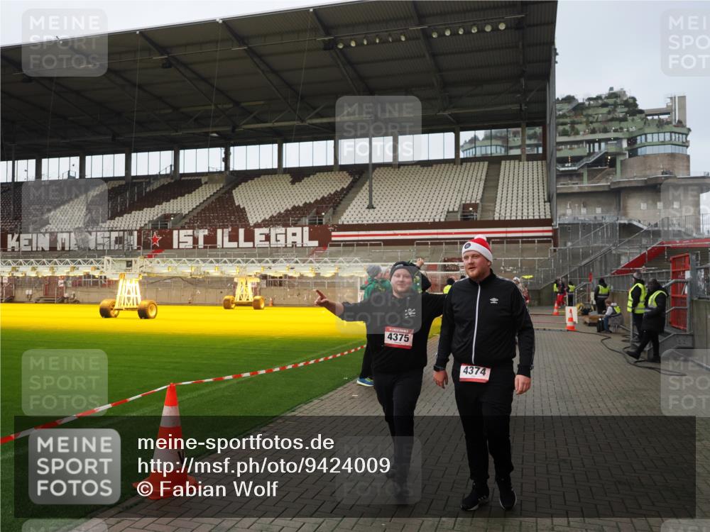 07.12.2025 - St. Pauli X-Mass-Run No. 15 Fabian Wolf http://msf.ph/oto/9424009 07.12.2025 12:04:29 Ziel 1490, 1504, 2404, 2410, 2769, 3675, 3833, 4008, 4056, 4059, 4374, 4375, 4386, 4728 meine-sportfotos.de
