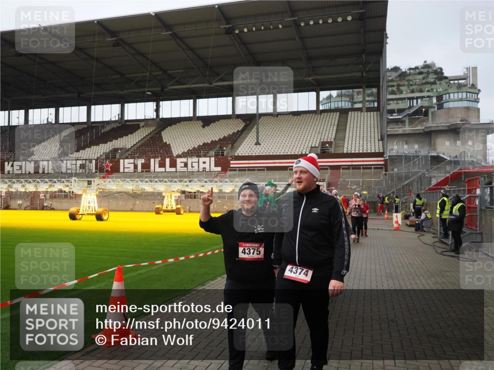 07.12.2025 - St. Pauli X-Mass-Run No. 15 Fabian Wolf http://msf.ph/oto/9424011 07.12.2025 12:04:29 Ziel 1490, 1504, 2404, 2410, 2769, 3675, 3833, 4008, 4056, 4059, 4374, 4375, 4386, 4728 meine-sportfotos.de