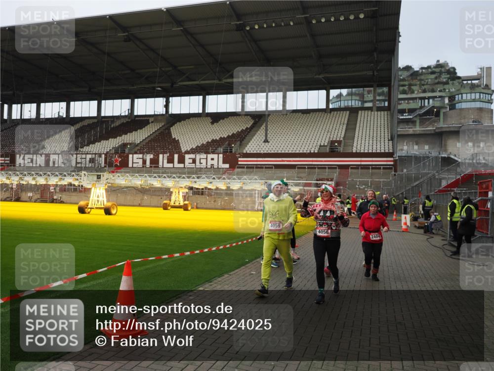 07.12.2025 - St. Pauli X-Mass-Run No. 15 Fabian Wolf http://msf.ph/oto/9424025 07.12.2025 12:04:33 Ziel 1490, 2404, 2410, 2769, 3675, 3833, 4056, 4059, 4375 meine-sportfotos.de