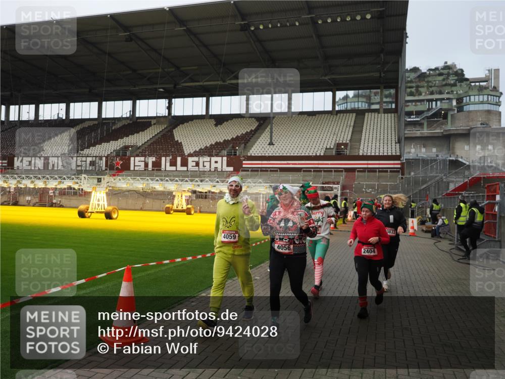 07.12.2025 - St. Pauli X-Mass-Run No. 15 Fabian Wolf http://msf.ph/oto/9424028 07.12.2025 12:04:34 Ziel 2404, 2410, 2769, 3604, 3675, 3688, 3725, 3833, 4056, 4059, 4375 meine-sportfotos.de
