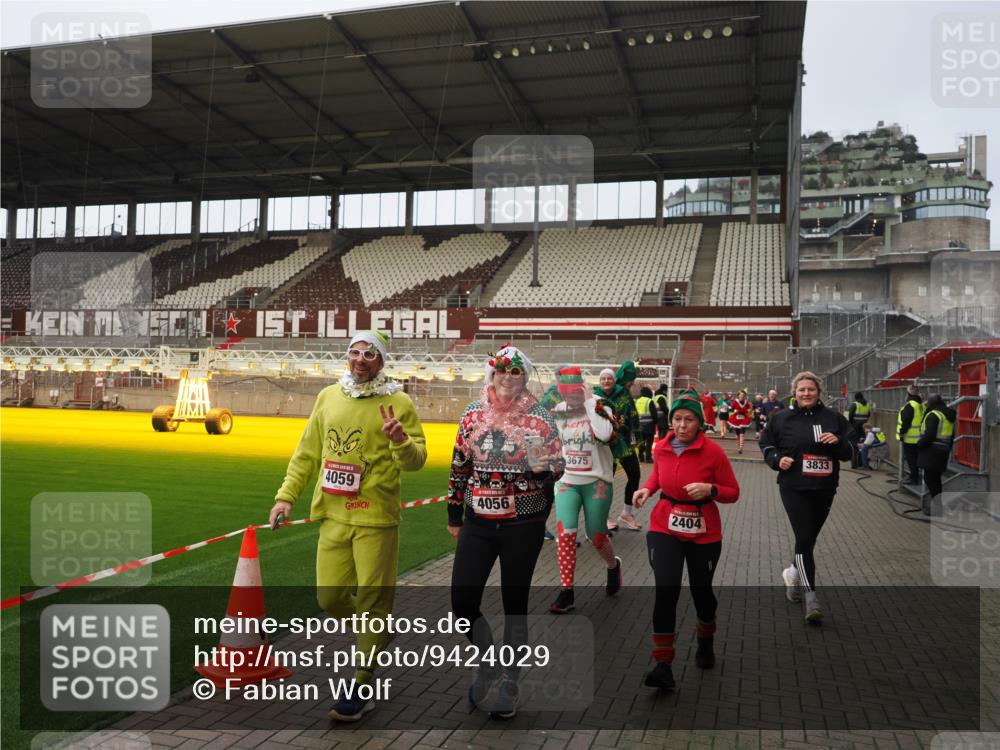 07.12.2025 - St. Pauli X-Mass-Run No. 15 Fabian Wolf http://msf.ph/oto/9424029 07.12.2025 12:04:35 Ziel 2404, 2410, 2769, 3604, 3675, 3688, 3725, 3833, 4056, 4059, 4375 meine-sportfotos.de