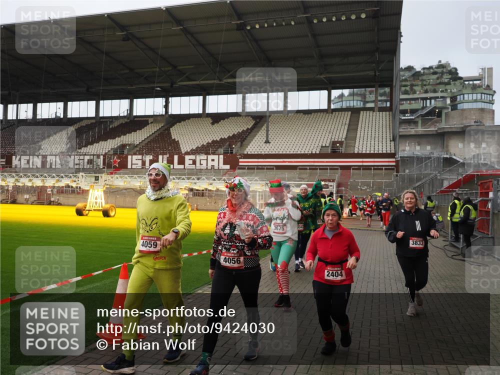 07.12.2025 - St. Pauli X-Mass-Run No. 15 Fabian Wolf http://msf.ph/oto/9424030 07.12.2025 12:04:35 Ziel 2404, 2410, 2769, 3604, 3675, 3688, 3725, 3833, 4056, 4059, 4375 meine-sportfotos.de
