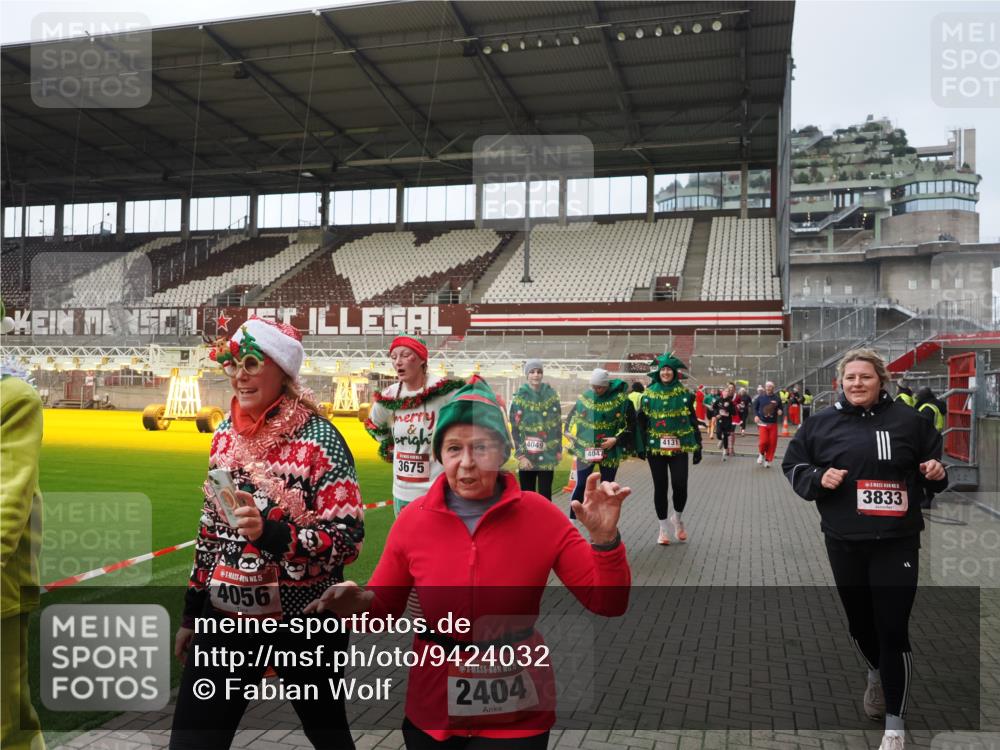 07.12.2025 - St. Pauli X-Mass-Run No. 15 Fabian Wolf http://msf.ph/oto/9424032 07.12.2025 12:04:36 Ziel 2404, 2410, 2769, 3604, 3675, 3688, 3725, 3833, 4056, 4059, 4375 meine-sportfotos.de