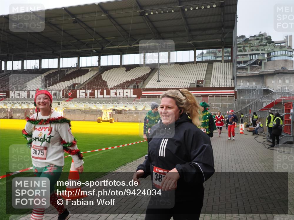 07.12.2025 - St. Pauli X-Mass-Run No. 15 Fabian Wolf http://msf.ph/oto/9424034 07.12.2025 12:04:37 Ziel 2404, 2410, 2769, 3604, 3675, 3688, 3725, 3833, 4056, 4059, 4417, 4418, 4420 meine-sportfotos.de