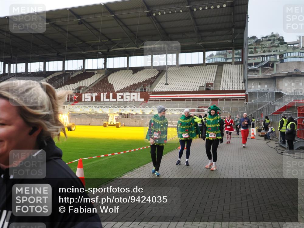07.12.2025 - St. Pauli X-Mass-Run No. 15 Fabian Wolf http://msf.ph/oto/9424035 07.12.2025 12:04:38 Ziel 2404, 2410, 2769, 3604, 3675, 3688, 3725, 3833, 4056, 4059, 4417, 4418, 4420 meine-sportfotos.de