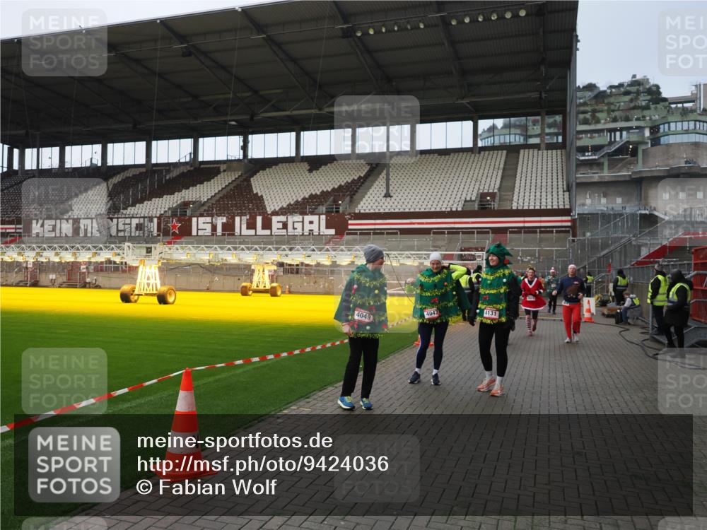 07.12.2025 - St. Pauli X-Mass-Run No. 15 Fabian Wolf http://msf.ph/oto/9424036 07.12.2025 12:04:38 Ziel 2404, 2410, 2769, 3604, 3675, 3688, 3725, 3833, 4056, 4059, 4417, 4418, 4420 meine-sportfotos.de