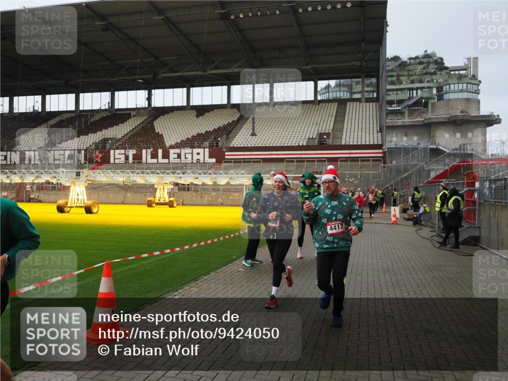 07.12.2025 - St. Pauli X-Mass-Run No. 15 Fabian Wolf http://msf.ph/oto/9424050 07.12.2025 12:04:46 Ziel 3021, 3577, 3581, 3604, 3688, 3725, 3833, 4329, 4417, 4418, 4420 meine-sportfotos.de
