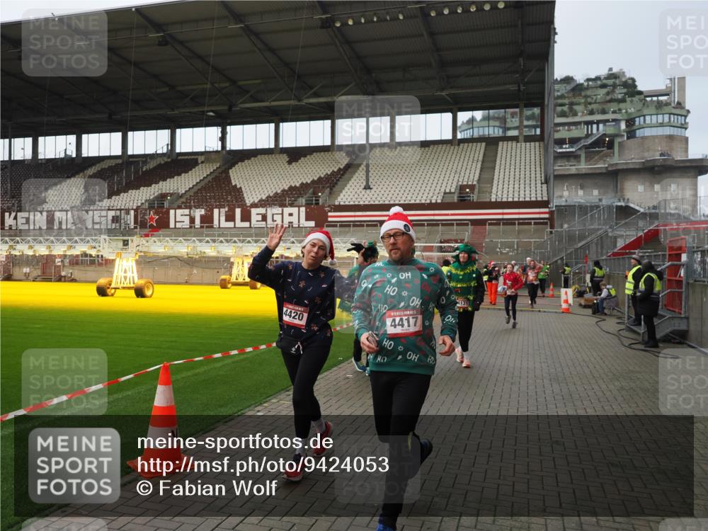 07.12.2025 - St. Pauli X-Mass-Run No. 15 Fabian Wolf http://msf.ph/oto/9424053 07.12.2025 12:04:46 Ziel 3021, 3577, 3581, 3604, 3688, 3725, 3833, 4329, 4417, 4418, 4420 meine-sportfotos.de