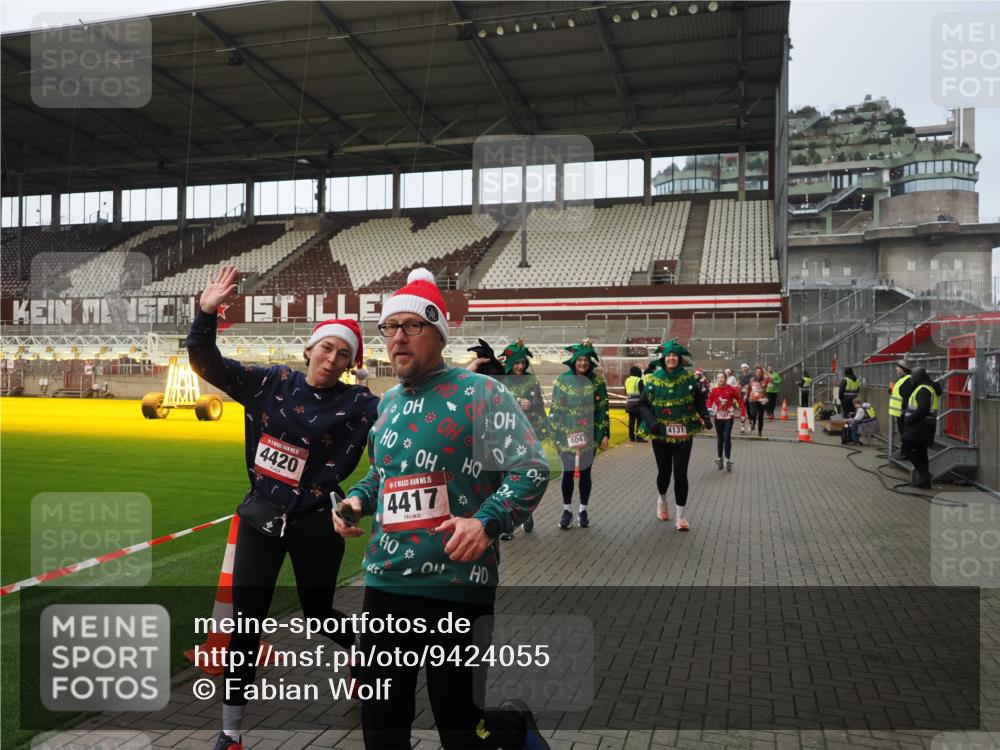 07.12.2025 - St. Pauli X-Mass-Run No. 15 Fabian Wolf http://msf.ph/oto/9424055 07.12.2025 12:04:47 Ziel 3021, 3577, 3581, 3604, 3688, 3725, 3833, 4329, 4417, 4418, 4420 meine-sportfotos.de