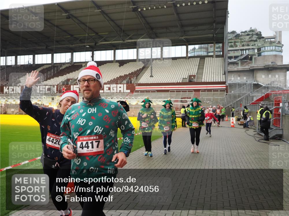 07.12.2025 - St. Pauli X-Mass-Run No. 15 Fabian Wolf http://msf.ph/oto/9424056 07.12.2025 12:04:47 Ziel 3021, 3577, 3581, 3604, 3688, 3725, 3833, 4329, 4417, 4418, 4420 meine-sportfotos.de