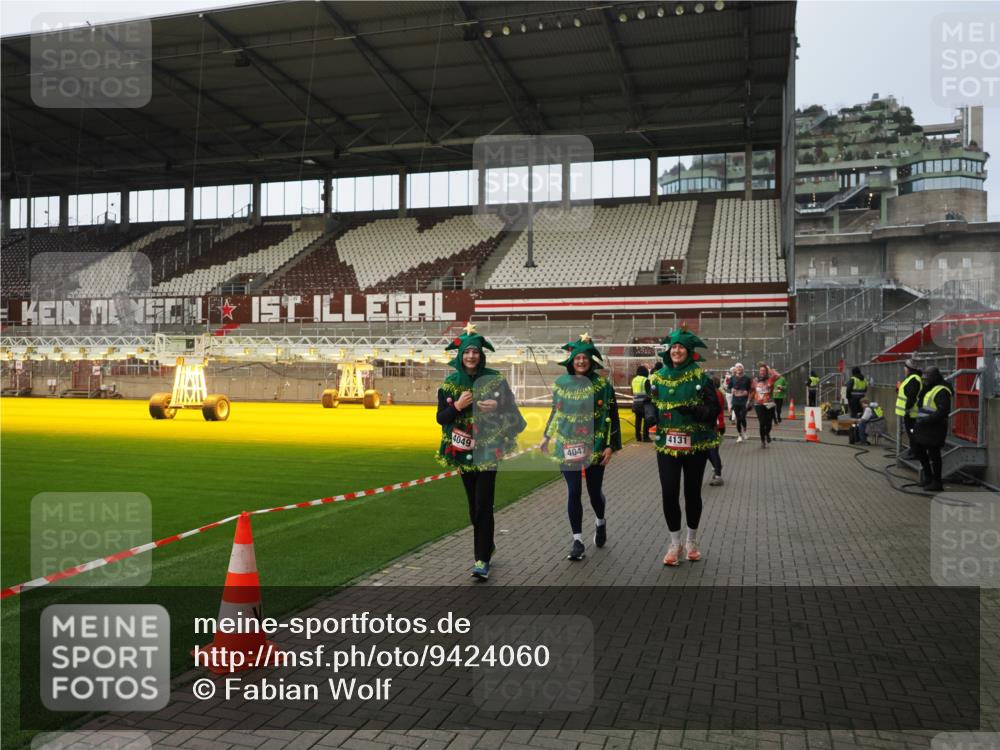 07.12.2025 - St. Pauli X-Mass-Run No. 15 Fabian Wolf http://msf.ph/oto/9424060 07.12.2025 12:04:48 Ziel 3021, 3175, 3176, 3487, 3577, 3581, 3604, 3688, 3725, 4329, 4417, 4418, 4420 meine-sportfotos.de