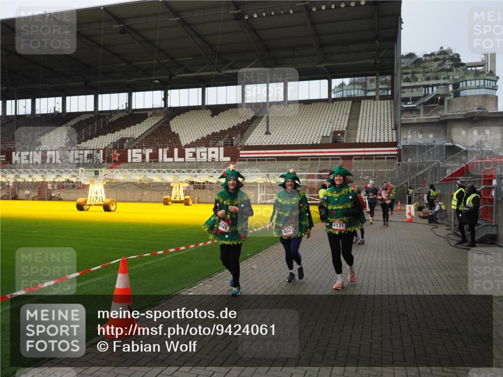 07.12.2025 - St. Pauli X-Mass-Run No. 15 Fabian Wolf http://msf.ph/oto/9424061 07.12.2025 12:04:48 Ziel 3021, 3175, 3176, 3487, 3577, 3581, 3604, 3688, 3725, 4329, 4417, 4418, 4420 meine-sportfotos.de
