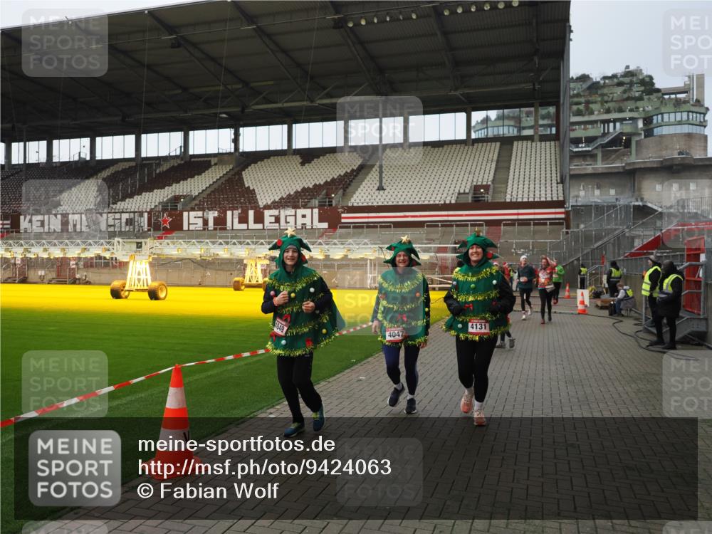 07.12.2025 - St. Pauli X-Mass-Run No. 15 Fabian Wolf http://msf.ph/oto/9424063 07.12.2025 12:04:48 Ziel 3021, 3175, 3176, 3487, 3577, 3581, 3604, 3688, 3725, 4329, 4417, 4418, 4420 meine-sportfotos.de