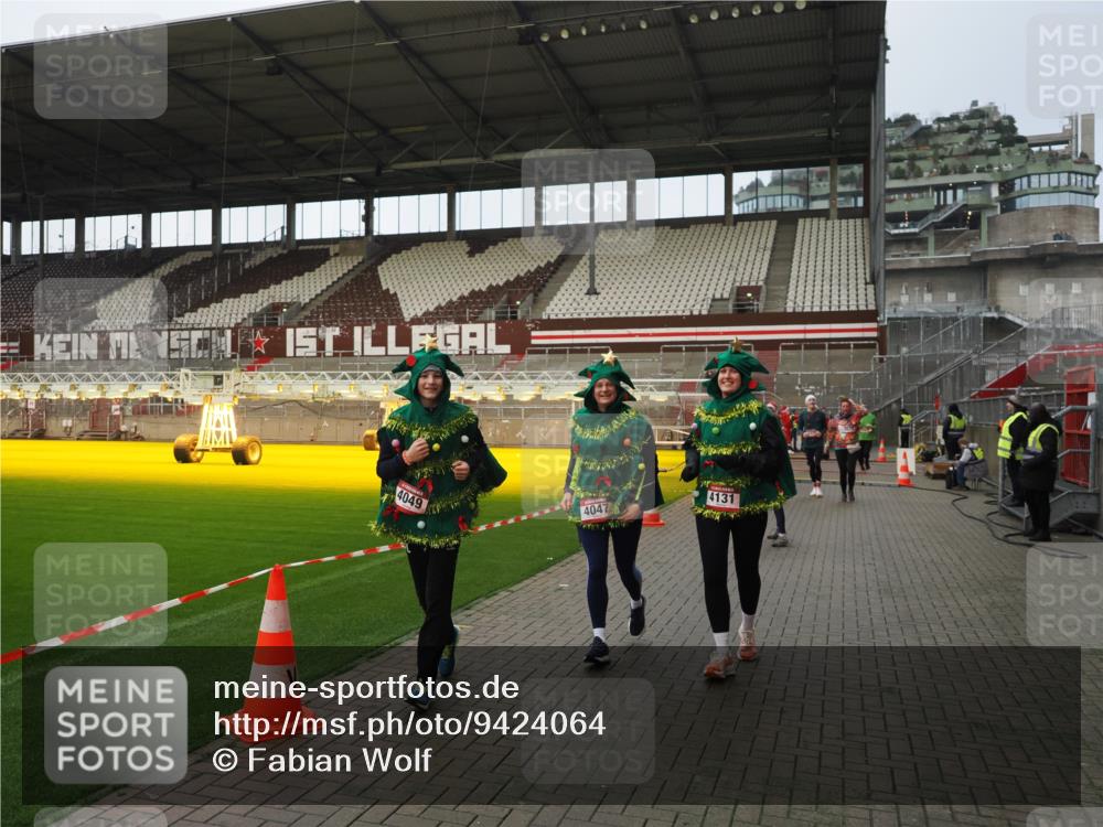 07.12.2025 - St. Pauli X-Mass-Run No. 15 Fabian Wolf http://msf.ph/oto/9424064 07.12.2025 12:04:48 Ziel 3021, 3175, 3176, 3487, 3577, 3581, 3604, 3688, 3725, 4329, 4417, 4418, 4420 meine-sportfotos.de