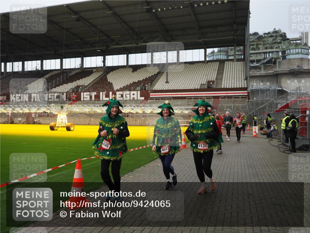07.12.2025 - St. Pauli X-Mass-Run No. 15 Fabian Wolf http://msf.ph/oto/9424065 07.12.2025 12:04:49 Ziel 3021, 3175, 3176, 3487, 3577, 3581, 3604, 3688, 3725, 4329, 4417, 4418, 4420 meine-sportfotos.de