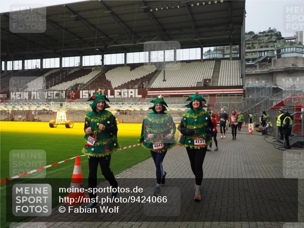 07.12.2025 - St. Pauli X-Mass-Run No. 15 Fabian Wolf http://msf.ph/oto/9424066 07.12.2025 12:04:49 Ziel 3021, 3175, 3176, 3487, 3577, 3581, 3604, 3688, 3725, 4329, 4417, 4418, 4420 meine-sportfotos.de