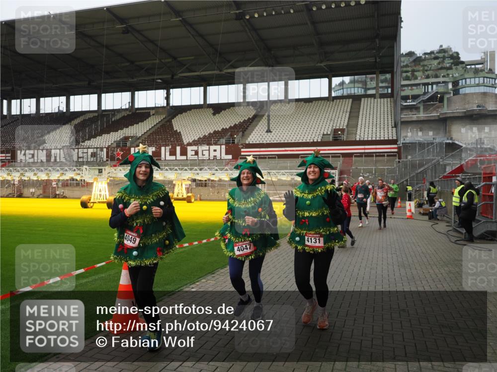 07.12.2025 - St. Pauli X-Mass-Run No. 15 Fabian Wolf http://msf.ph/oto/9424067 07.12.2025 12:04:49 Ziel 3021, 3175, 3176, 3487, 3577, 3581, 3604, 3688, 3725, 4329, 4417, 4418, 4420 meine-sportfotos.de