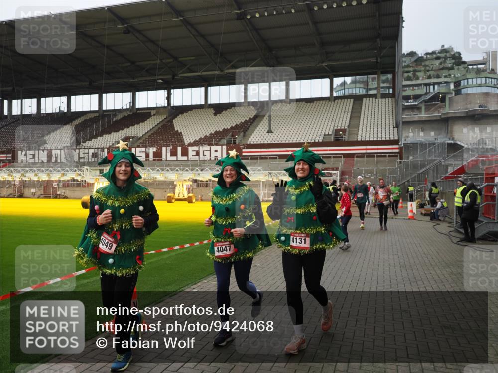 07.12.2025 - St. Pauli X-Mass-Run No. 15 Fabian Wolf http://msf.ph/oto/9424068 07.12.2025 12:04:49 Ziel 3021, 3175, 3176, 3487, 3577, 3581, 3604, 3688, 3725, 4329, 4417, 4418, 4420 meine-sportfotos.de