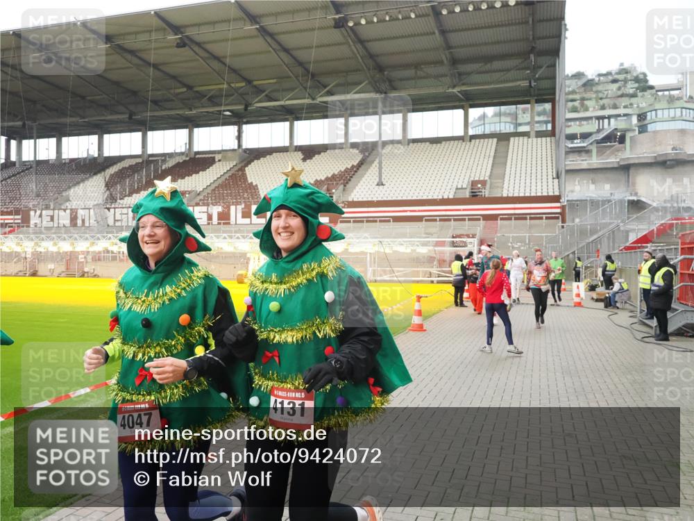 07.12.2025 - St. Pauli X-Mass-Run No. 15 Fabian Wolf http://msf.ph/oto/9424072 07.12.2025 12:04:50 Ziel 3021, 3175, 3176, 3487, 3569, 3577, 3581, 3604, 3688, 3725, 4329, 4417, 4418, 4420 meine-sportfotos.de